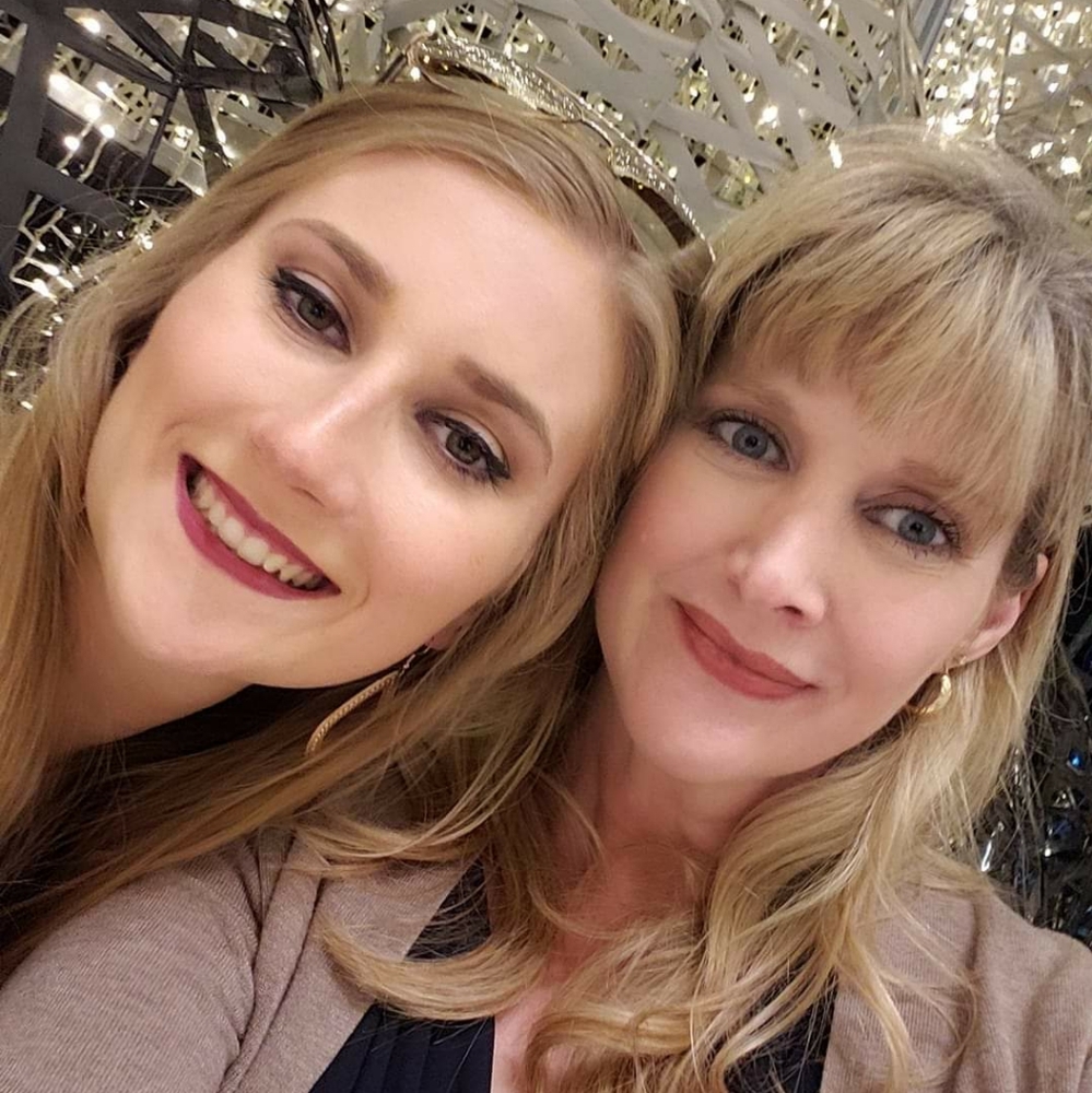 Meet your Poshers, Kate & Meg